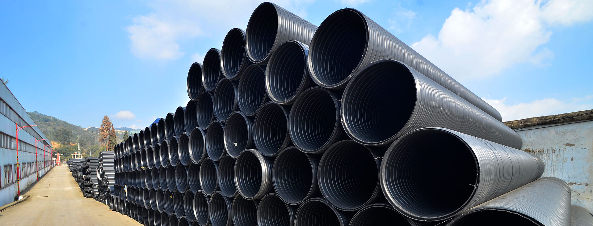 涵蓋PVC管、ppr管、pe給排水管等九大系列應(yīng)用于房建、市政、家裝等行業(yè)，為您解決一站式的采購(gòu)需求